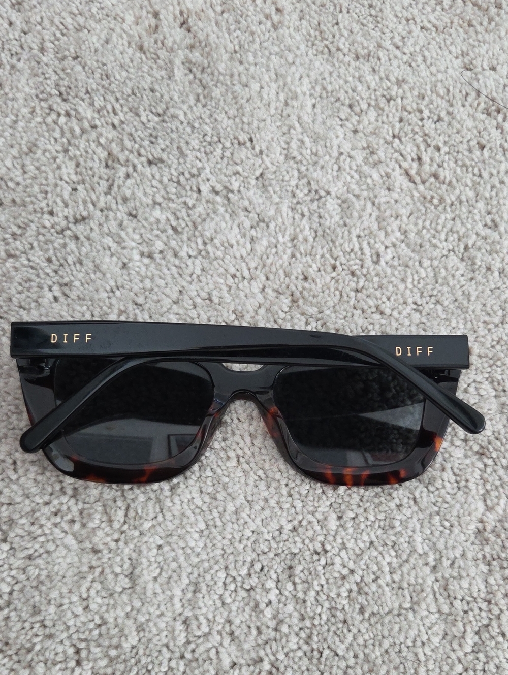 Diff Oversized Cat-Eye Tortoiseshell Sunglasses EUC - Picture 6 of 9